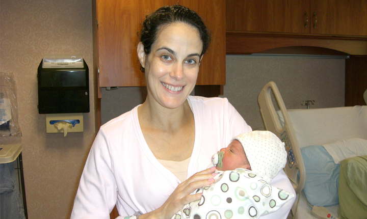 Jessica smiling through her HELLP syndrome, trying to be a good patient