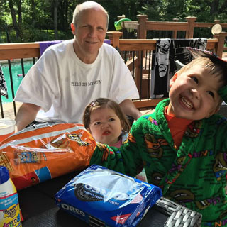 Emily's dad with her children Elsa and Wesley